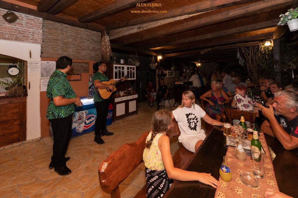 Concert of famous Samoan-Croatian acapella band "Klapa Samoana" in a restaurant Cakule.